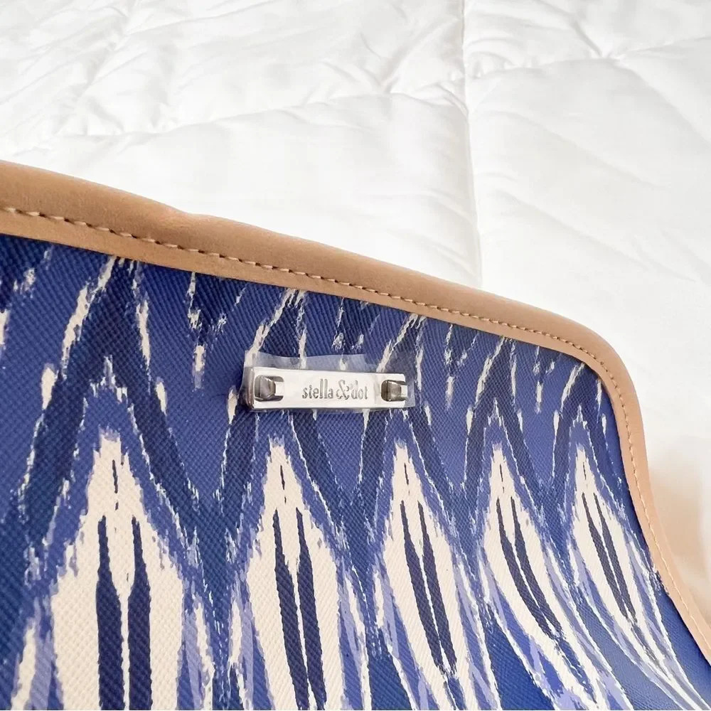 Stella & Dot Blue Ikat Makeup Bag - Picture 4 of 10